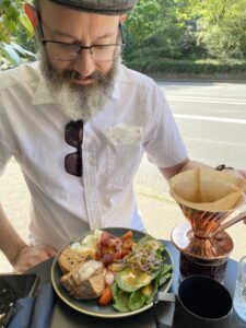 “I now see the attraction of the gooseneck pourer.” Look at this effing hipster. (He’s in his happy place.) ❤️☕️ https://t.co/pHmo1XQWxQ