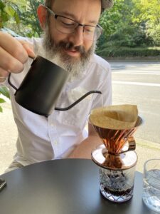 “I now see the attraction of the gooseneck pourer.” Look at this effing hipster. (He’s in his happy place.) ❤️☕️ https://t.co/pHmo1XQWxQ