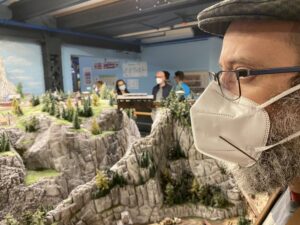 Everyone said we had to go to Miniature Wunderland, the world’s biggest model railway. The Snook was skeptical. Two hours later, we were overwhelmed. This place is NUTS. 😳🚃🚂🛬🛫 https://t.co/abf5lu5Ucy