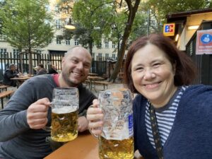 Only the 2nd Aussie I’ve met up with in a year! Catching up with digital nomad @vertis and his pupper Miles. 🍻🐶 (2021 Biergarten count: 16) https://t.co/CWwuMx30ce