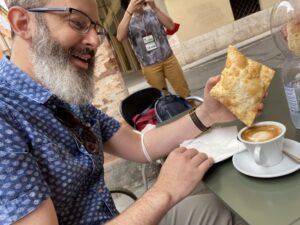 Today’s adventure - walking food tour of Modena. We had cappuccino and gnocco fritto for breakfast, visited the covered market, and sampled multiple Parmigiano cheeses and Balsamic vinegars! https://t.co/MEFBTMcrrk