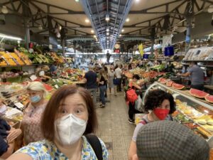 Today’s adventure - walking food tour of Modena. We had cappuccino and gnocco fritto for breakfast, visited the covered market, and sampled multiple Parmigiano cheeses and Balsamic vinegars! https://t.co/MEFBTMcrrk