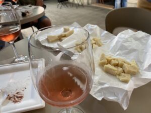 Today’s adventure - walking food tour of Modena. We had cappuccino and gnocco fritto for breakfast, visited the covered market, and sampled multiple Parmigiano cheeses and Balsamic vinegars! https://t.co/MEFBTMcrrk