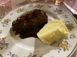 Final meal in Modena was at a trattoria recommended by our tour guide. I had local specialities tortellini in brodo (broth) and beef fillet with balsamic vinegar, while the Snook went with tagliatelle al ragu and roast goat! (He was in heaven.) 🐐 https://t.co/MSWYAcH1Ol