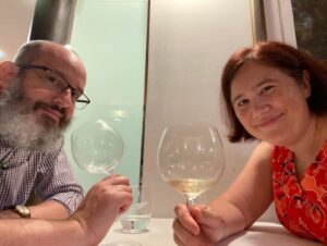 Hola Barcelona! What a lovely night. Palm trees, good Catalan wine, so much beautiful seafood, and the best steak we’ve had in a year!🍷🦐🦞🥩 https://t.co/41s1YSv9LT