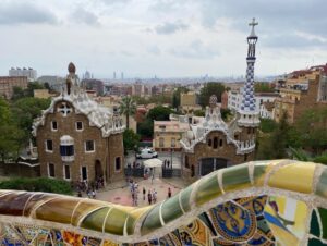 Park Güell. Views over Barcelona, Gaudí architecture, trencadís mosaics, and lovely gardens! https://t.co/dlnbAFktxG