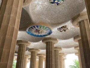 Park Güell. Views over Barcelona, Gaudí architecture, trencadís mosaics, and lovely gardens! https://t.co/dlnbAFktxG