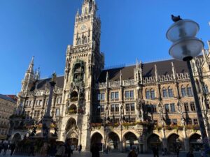 26km ride today past Nymphenburg, through Olympiapark, into the Englischer Garten Nord and all the way south to the city, through Marienplatz and the Altstadt to Sendlinger Tor and then home… Pretty much the greatest hits of Munich! 🚴‍♀️🍂 https://t.co/3dpWSrtYZp