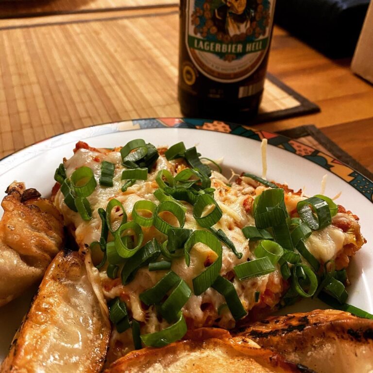 Crispy Cheese-Topped Kimchi Rice and Mandu, made by me... 🍺🥟🍚