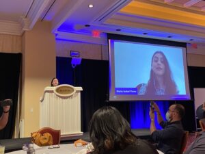 Another amazing woman from LATAM - Isa from AWS Girls Chile challenging everyone in the room on what they are doing to support and empower women in their communities. ❤️ #awsreinvent https://t.co/WHiG5jAcSq