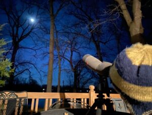 Stargazing. 🔭🌌🌔 We tried to find Comet Leonard but we got too cold. We saw Venus (as a crescent!), the moons of Jupiter, and craters on the Moon! https://t.co/rn5Q7adek3