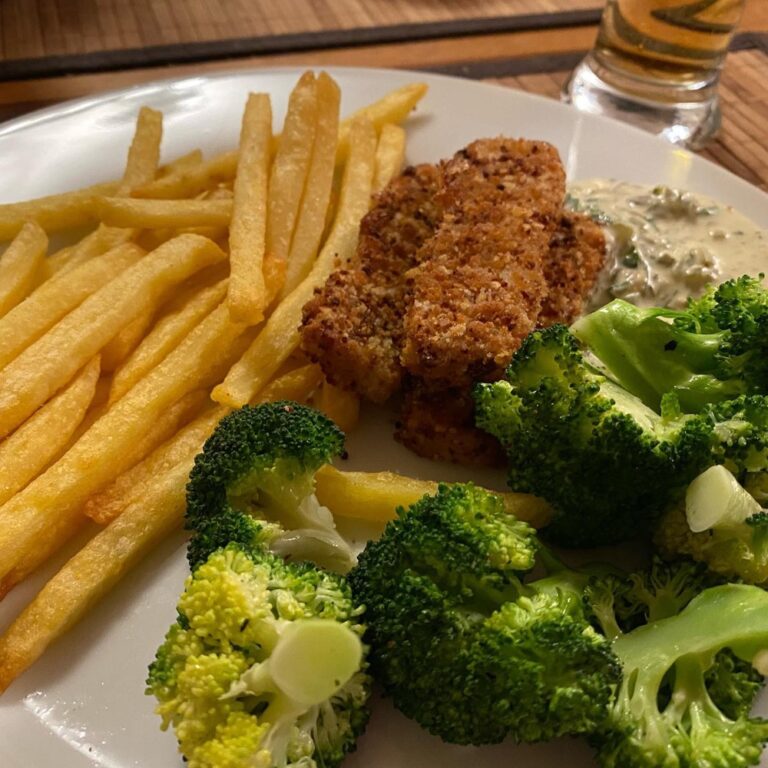 In Germany, you can get fish fingers breaded with pretzels! 😍🥨 #homemadetartarsauce