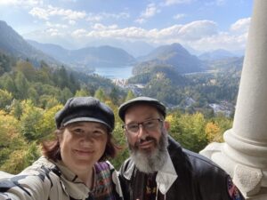 Blog post! Still documenting last year’s travels. Here’s our Autumn weekend visit to Füssen and King Ludwig’s famous castle of Neuschwanstein… 🏰 https://t.co/nIVocfgqCY https://t.co/Qg72EEQAjg