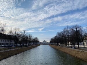 My bike is back in action! Trying out a @SLIMEproducts tube which will hopefully prevent flats. Went for a ride yesterday up to Schloss Nymphenburg… 🚴‍♀️🏰 https://t.co/R2GahlgXaC