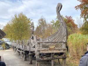 I finally blogged our visit last October to the Bavaria Film Studios, where I geeked out hard and rode a luckdragon. ❤️🐉 The Snook also got to recite Sean Connery lines on a submarine and pose next to President Schwarzenegger… https://t.co/6X8RATYOsF https://t.co/OdPv3f6hwq