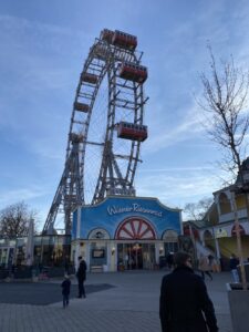 The Wiener Riesenrad (Giant Wheel) was for many years the tallest extant Ferris Wheel in the world, and featured notably in the films The Third Man, Scorpio, and (Rodd’s fave) The Living Daylights. We timed our ride perfectly for sunset! ❤️🌅🎡 https://t.co/8muApvlQWA