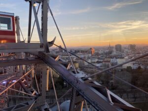 The Wiener Riesenrad (Giant Wheel) was for many years the tallest extant Ferris Wheel in the world, and featured notably in the films The Third Man, Scorpio, and (Rodd’s fave) The Living Daylights. We timed our ride perfectly for sunset! ❤️🌅🎡 https://t.co/8muApvlQWA