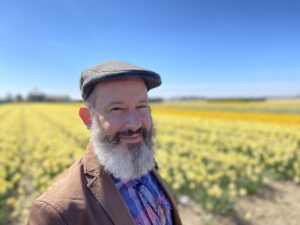 Thank you #tulipbicycletour for an unforgettable Easter touring beautiful Lisse and the surrounding flower fields! The intensity of the colour and the fragrance is like nothing I’ve ever experienced. Feeling very fortunate to be here… 🌷💐🚴‍♀️😍 https://t.co/tV8U142GI4