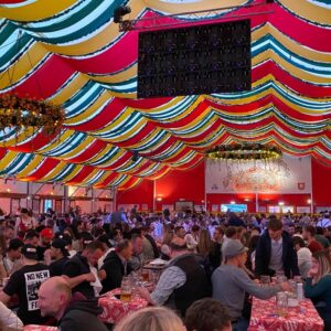 It was the 11th annual Bavarian-American Friendship Day, and we joined the Democrats Abroad (and a bunch of other Yanks) in the Hippodrom Festival Tent. It was crazy fun. The US Consul General came to our table to say hello! 🇺🇸🇩🇪 #fruehlingsfest #lederhosen #dirndl https://t.co/3nbOjBqrnc