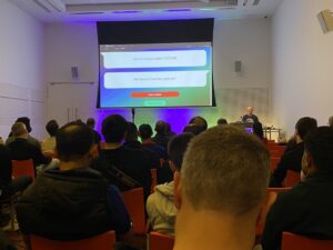 Great audience for @deekob’s session on design patterns resilience (and his bad jokes 😂) at #NDCMelbourne ! 👏 https://t.co/Mzc2IVJ4L8