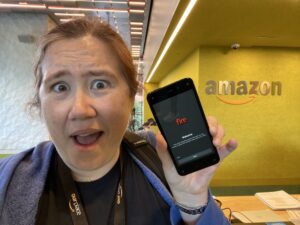 After years of searching, guess who managed to find a working Fire Phone?! 🔥📱 https://t.co/iN0519UeVz