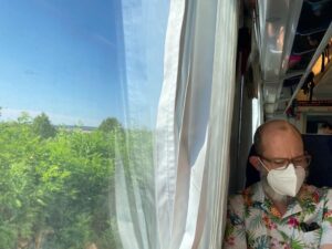 Fortunately Lufthansa didn’t lose *all* my underpants, so we’re on a train a Prague! Expect several days of photos of us drinking Czech beer… ☀️🚄 https://t.co/wxuTtns86f