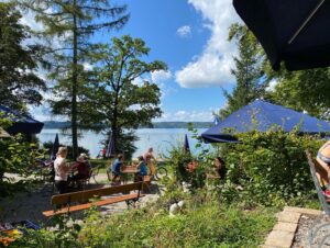 A beautiful day at the Ammersee. Bavaria might just be the prettiest place in the world. ☀️⛵️🌲🏔 https://t.co/uVUGB4J6GP