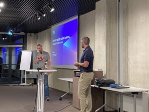 SPAAAAAACE. There is a lot of interest in @markusziller’s talk about AWS Ground Station! This is the first meetup talk I’ve ever attended that had to sync up with a passing satellite. 🤯 👩‍🚀📡 https://t.co/0tjNVnsBC5