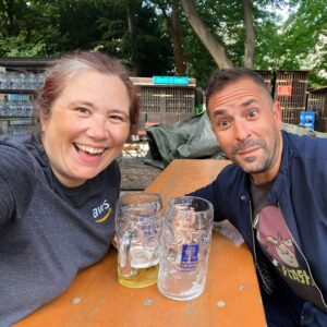 I swear, the number of Aussie friends I’ve met up with in Munich is ridiculous! (Yes, technically @polleyg is Irish and lives in Germany now, but he still counts.) ❤️🍻 🇦🇺 https://t.co/0tkn3uUWPa