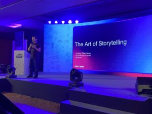 Final talk of the day is @rothgar sharing the art of storytelling. I’ve seen this talk, and I think it’s a great note to end this inspiring day of sessions! #AWSCommunityAPAC https://t.co/OKBmPajWTD