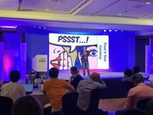 Wooo! @marksbirch bringing the energy at #AWSCommunityAPAC! 💥 https://t.co/WQCp0oYZZu