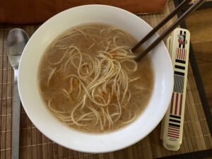 Many thanks to my colleague Kame-san for the gift of some fancy ramen, which I enjoyed for lunch with the Moomin chopsticks I got in Thailand! 🍜 https://t.co/vJ23VdrWyG