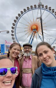 Highlights from our second day at Oktoberfest: multiple tents, Italian football fans, live music, rides, bowling, and a lot of beer… ❤️🍺🎶 https://t.co/F2at582K0i