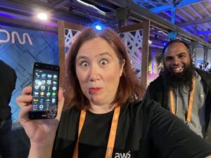 Have you ever seen an Amazon Fire Phone in person? (@_cloudranger hadn’t!) Come find me at the #AWSSwitzerland Swiss Cloud Day Community Lounge, or pop into my session at 16:30 to hear about Amazon’s Culture of Innovation (along with some high-profile failures!). 🔥📱 https://t.co/tjgZm23B5I