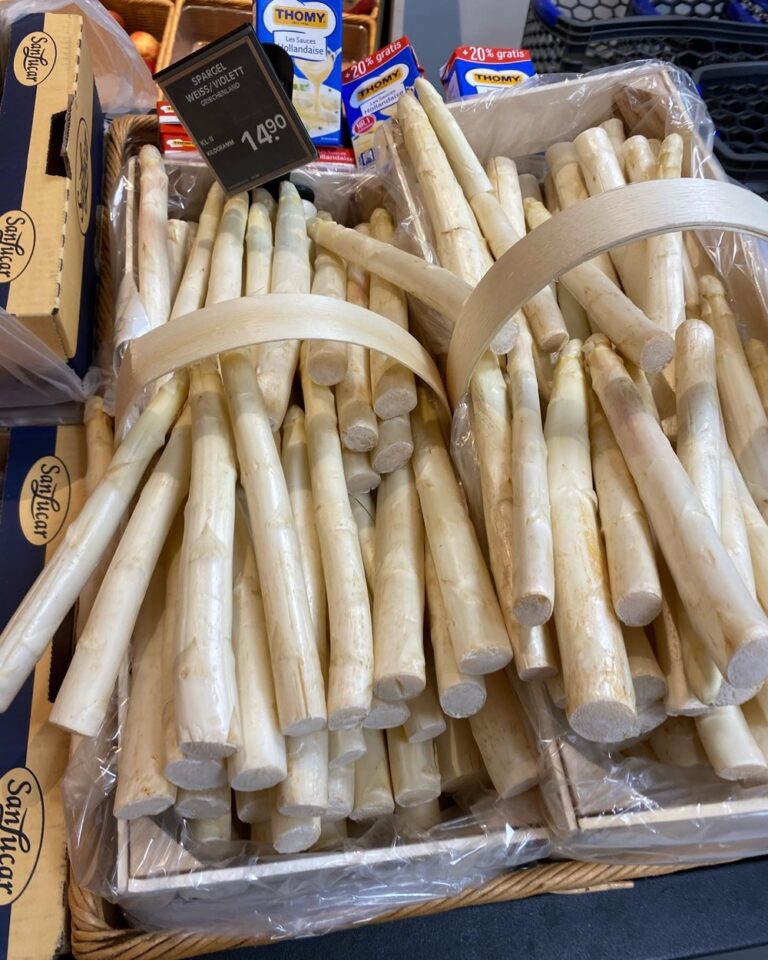 Germans LOVE white asparagus. We’re still a bit early for the proper season, but I couldn’t resist when I saw some in the supermarket. My very own “salt bae” cooked it for us. ❤️