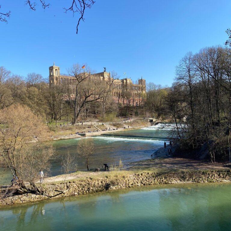 The Snook’s on call, so I went for a glorious 17km Easter bike ride all by myself. (Nothing reminds you you’re in Europe like a little old guy playing the accordion!) ❤️🚴‍♀️☀️🌿🎵