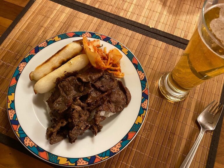 Bulgogi, cheese tteokbokki, kimchi, and beer. Damn I’m good! 🍚🍻