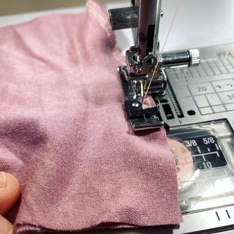 My fancy sewing machine came with, no joke, like 30 different feet. I only ever use like 2. But today I discovered the overcasting foot and stitch, which made sewing jersey much nicer! 👏