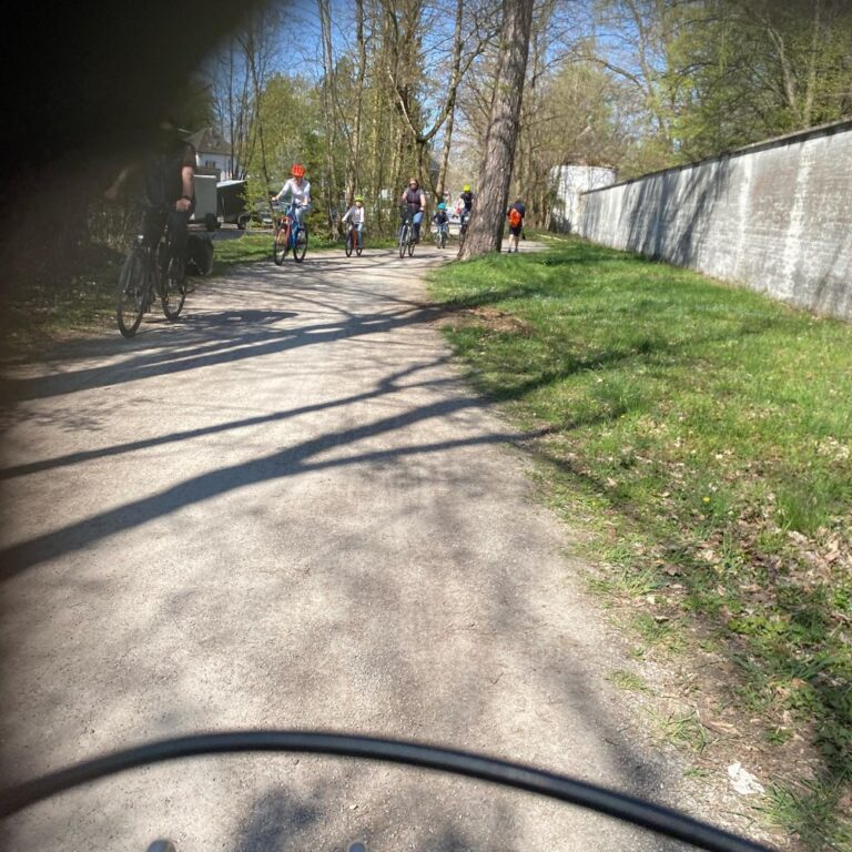 Photos from today’s long ride around Schloß Nymphenburg and through Friedenheim, Laim, Moosach, and more. And yes, I passed an actual Goggomobile driving down the road!! 😂🚴‍♀️