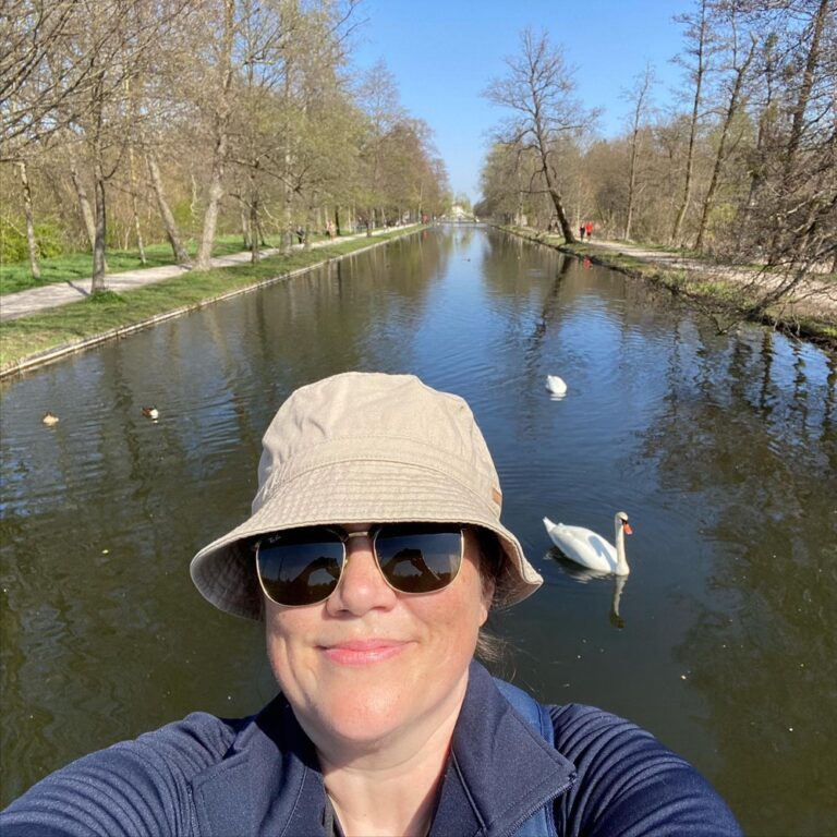 Photos from today’s long ride around Schloß Nymphenburg and through Friedenheim, Laim, Moosach, and more. And yes, I passed an actual Goggomobile driving down the road!! 😂🚴‍♀️