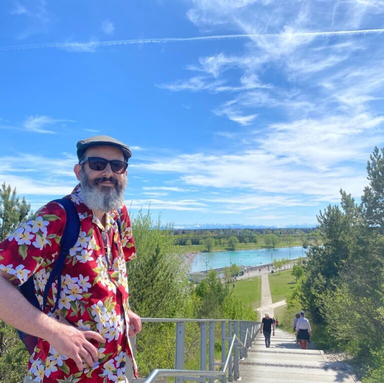 A 30km round trip ride for me today across the city to Messestadt Riem. The Snook met me and we had a picnic, walked around the lake, and climbed the Rodelhügel to see the Alps in the distance. The best part - a 🍺 waiting for me at home! ❤️