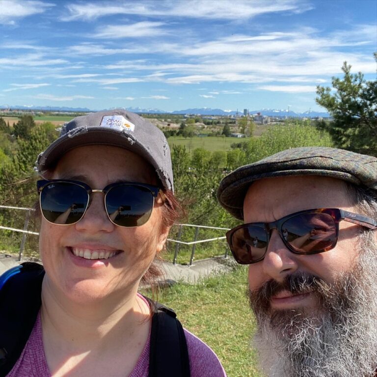 A 30km round trip ride for me today across the city to Messestadt Riem. The Snook met me and we had a picnic, walked around the lake, and climbed the Rodelhügel to see the Alps in the distance. The best part - a 🍺 waiting for me at home! ❤️