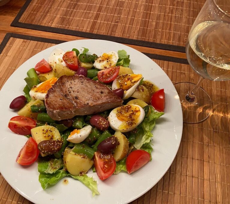 Spargelzeit continues! Salad Nicoise with asparagus and tuna steaks.