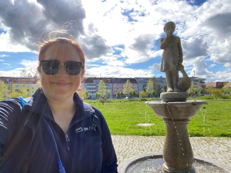 16.5km ride to Fürstenreid and back. I found a Gänsemädchen Brunnen (goose girl fountain)!