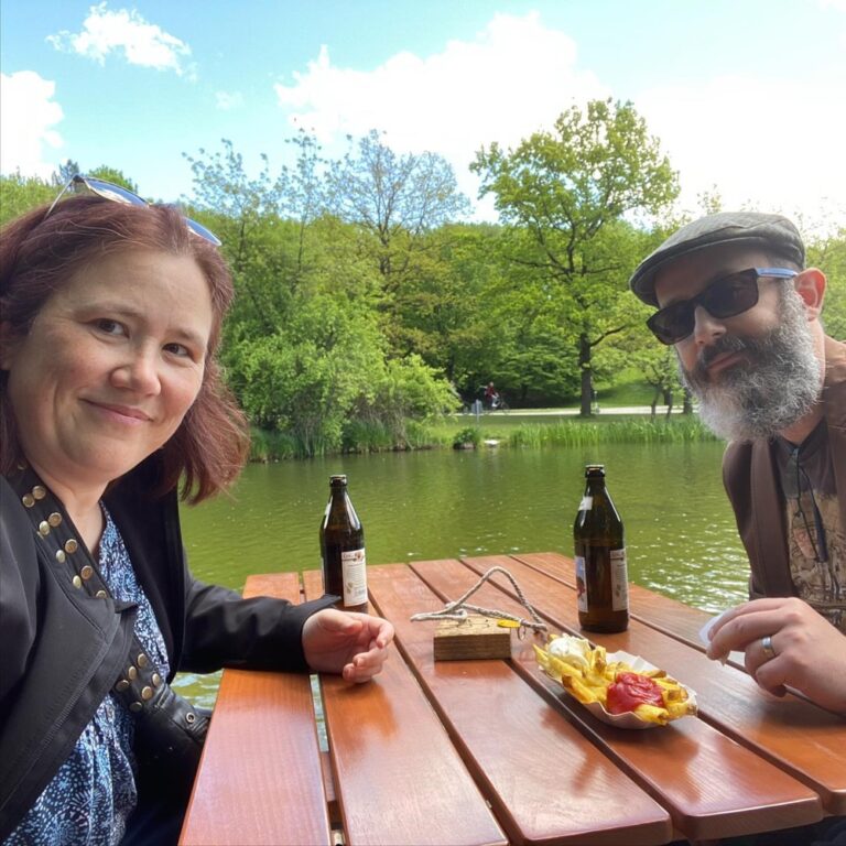 Walked all the way back from the doctor, so rewarding ourselves with lunch in Westpark. (2021 Biergarten Count: 3!) 🍺