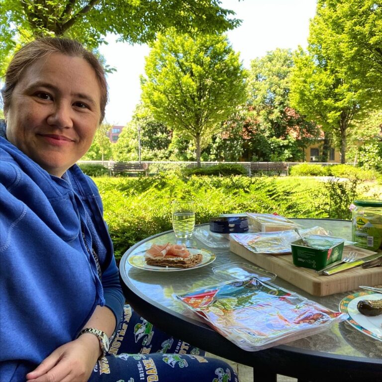 A beautiful Spring day means lunch al fresco (“im Freien,” auf Deutsch)!