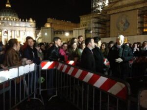 RT @angelacox7news: White haired man at Vatican surrounded by adoring fans. Not the #pope but @andersoncooper http://t.co/J3ZbD8kNyM