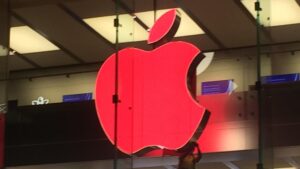 RT @mashable: Apple lights up Sydney with red logo, world to follow suit http://t.co/rUuX8Jt7cW http://t.co/RROtpmHmto