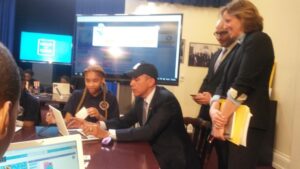 RT @codeorg: President @BarackObama is learning an #HourOfCode! (He's writing a few lines of JavaScript right now) http://t.co/vGTDb70i6s