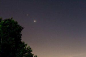 Celestial conjunction: Jupiter and Venus prepare to dance among the stars http://t.co/PXtCY5DiL6 I saw them tonight! http://t.co/thAIAz40jU